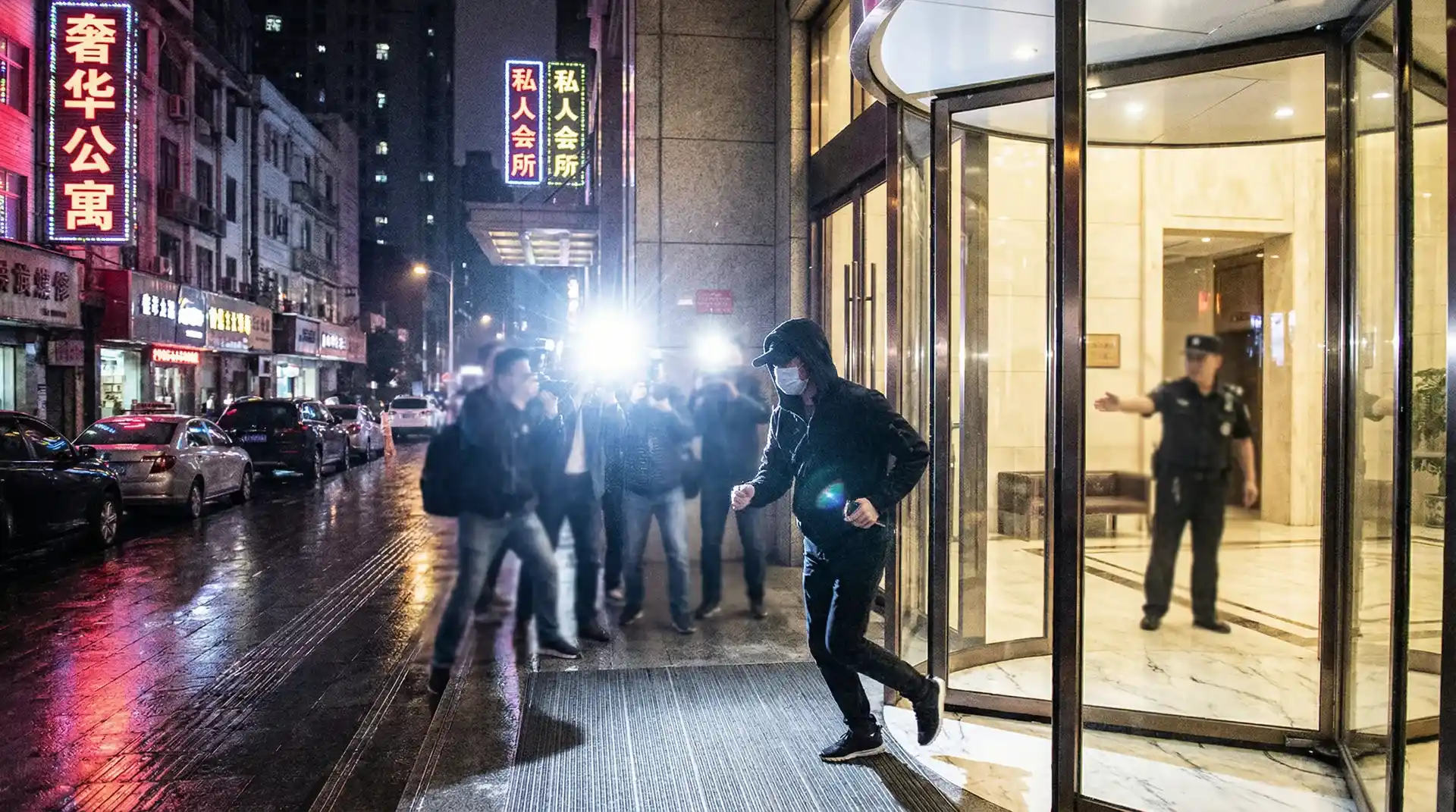 【午夜剧场】午夜剧场影院官方平台 | 全网独家午夜剧场交流社区 - 明星被记者围堵闪光灯下